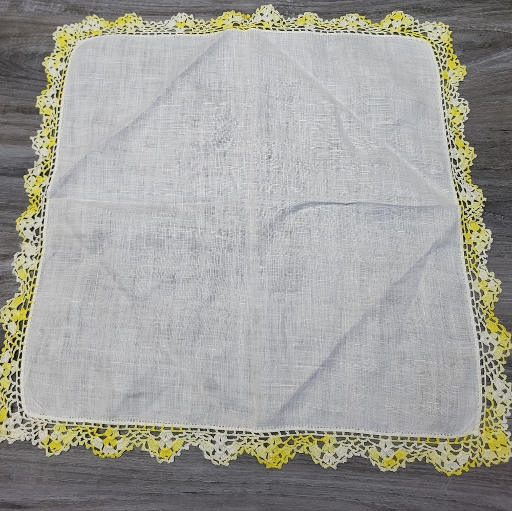 Vintage Cotton Handkerchieves Set Of 4 Crochet Lace Trim MCM - Picture 8 of 8